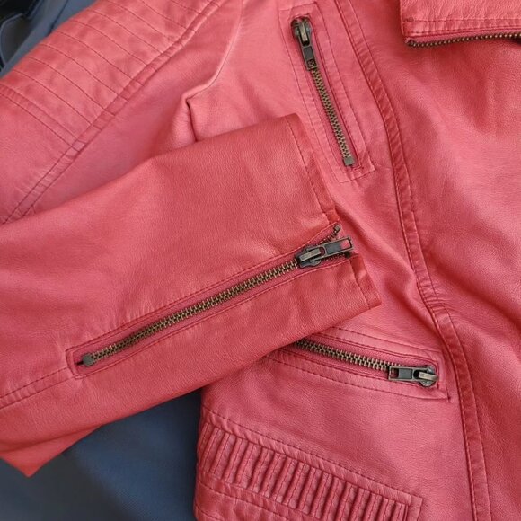 Stunning pink moto jacket by Guess jeans. - Picture 4 of 11